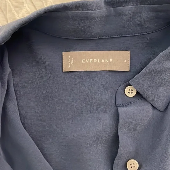 Everlane The Clean Silk Short-Sleeve Square Shirt - Picture 6 of 10